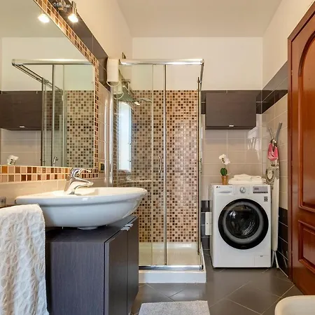 Apartment Emerald: A Due Passi Dal Mare.